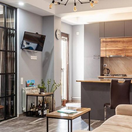 Veli Group Apartment In Old City คูทายสิ ภายนอก รูปภาพ