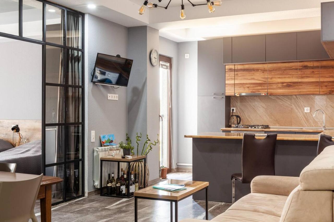 Veli Group Apartment In Old City คูทายสิ ภายนอก รูปภาพ