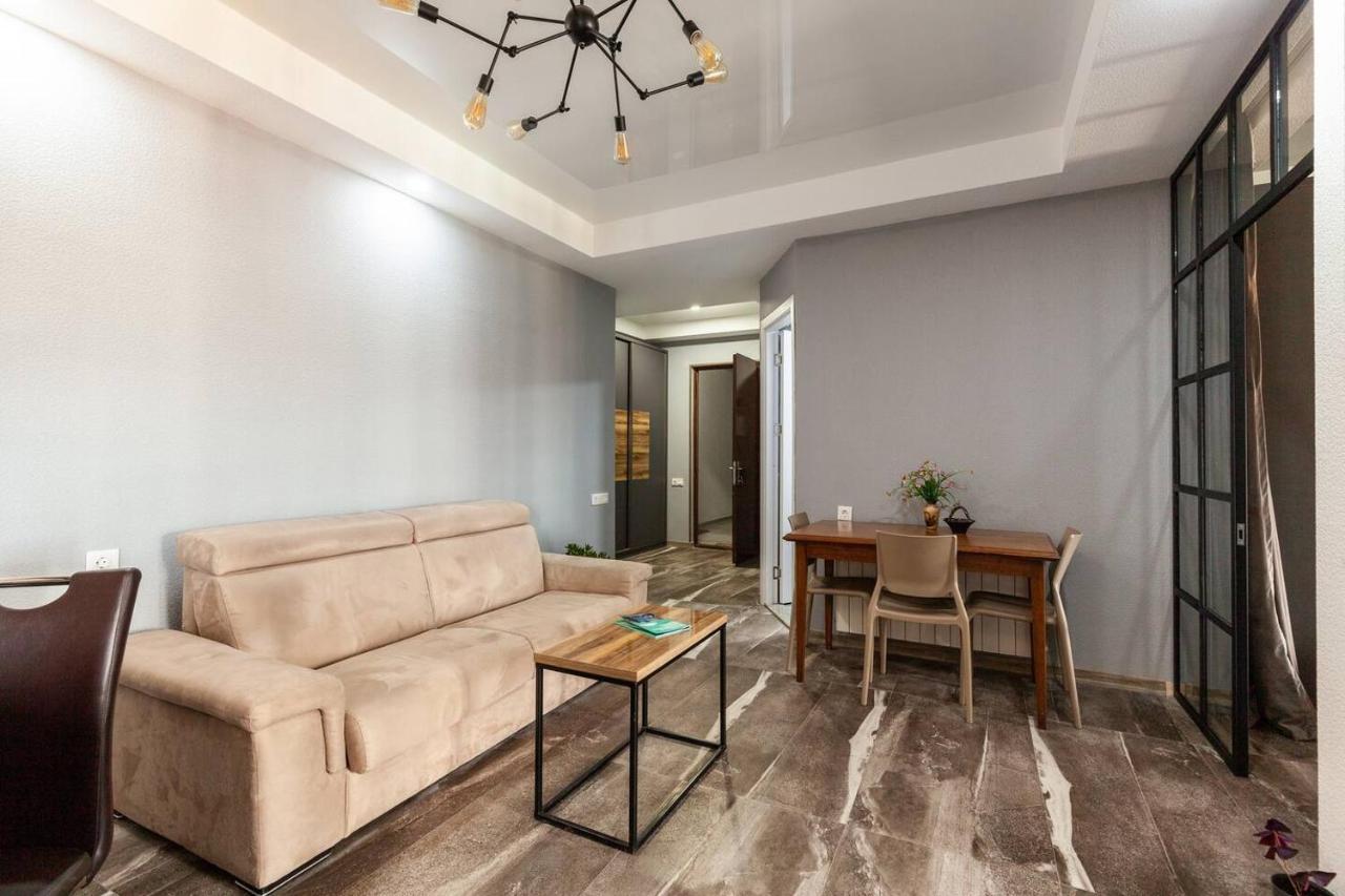 Veli Group Apartment In Old City คูทายสิ ภายนอก รูปภาพ