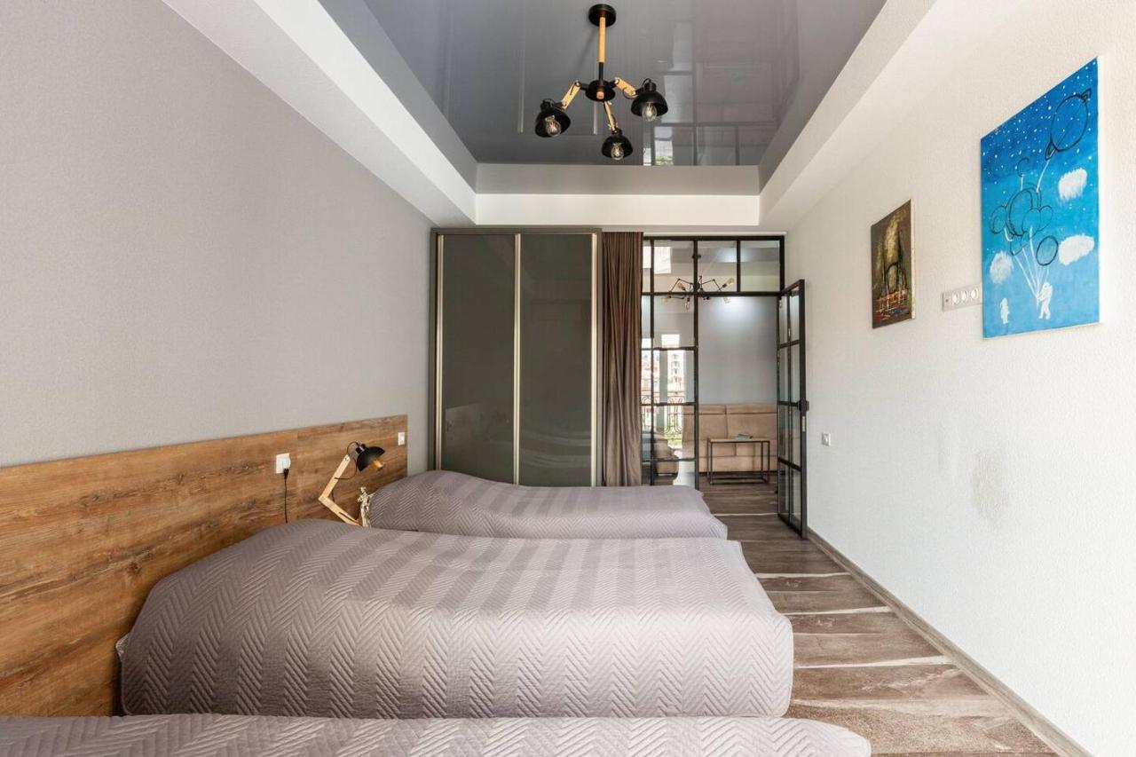 Veli Group Apartment In Old City คูทายสิ ภายนอก รูปภาพ