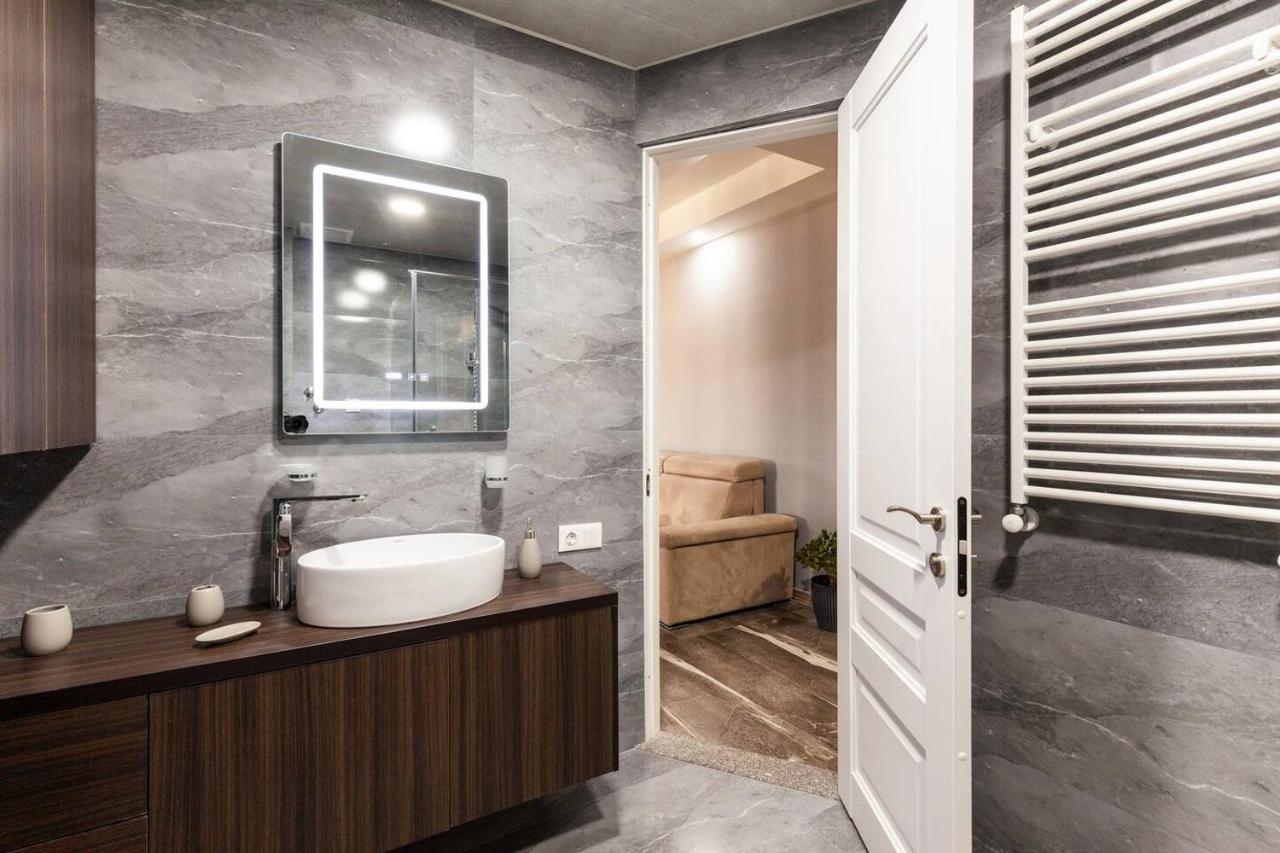 Veli Group Apartment In Old City คูทายสิ ภายนอก รูปภาพ