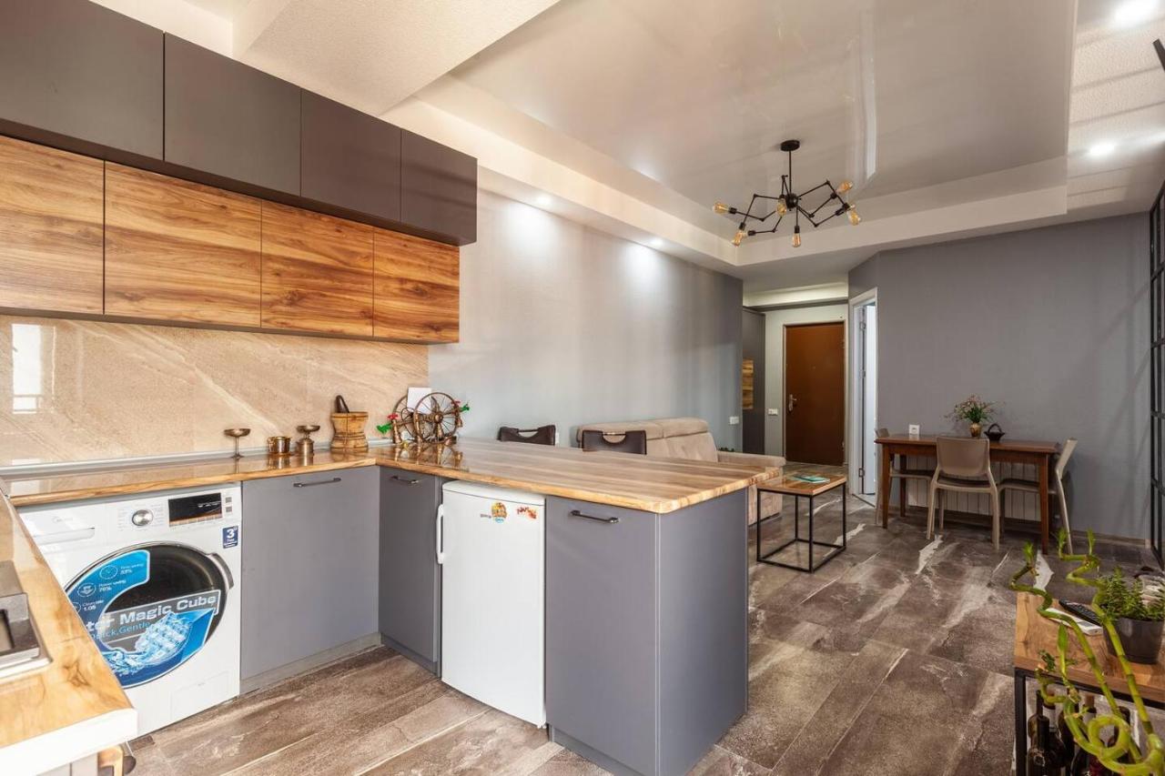 Veli Group Apartment In Old City คูทายสิ ภายนอก รูปภาพ